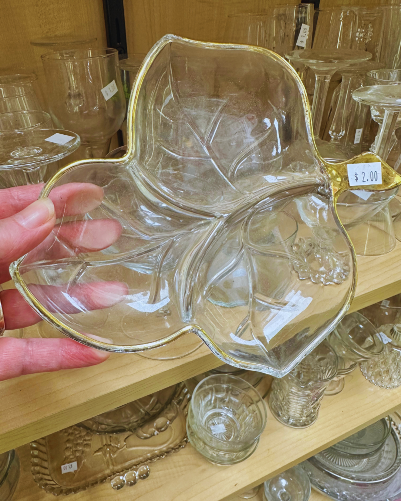 glass-leaf-serving-dish-standard.png