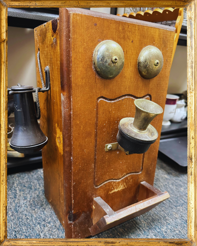 vintage-wall-mount-phone-standard.png