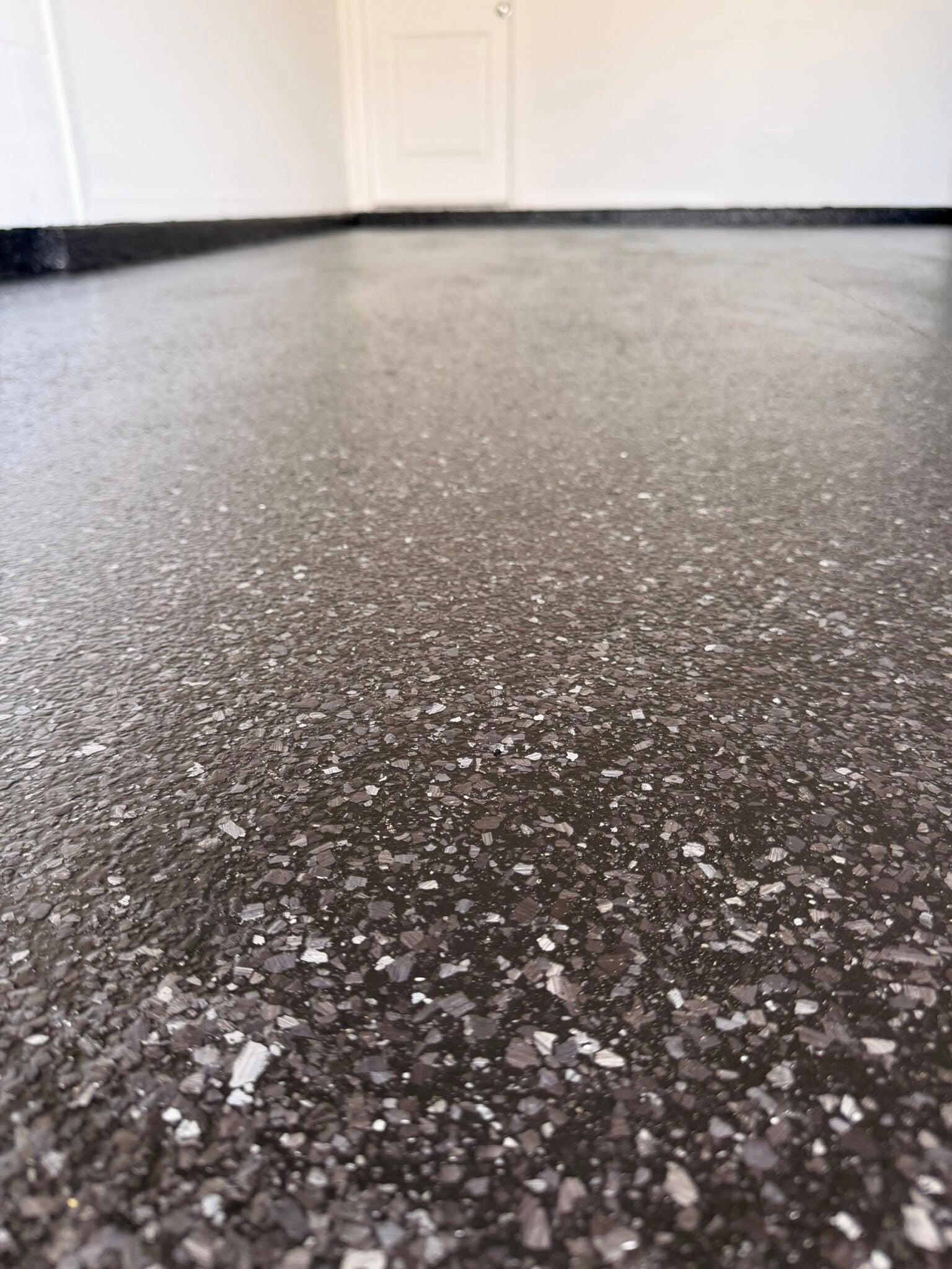 Garage Flake - Carbon