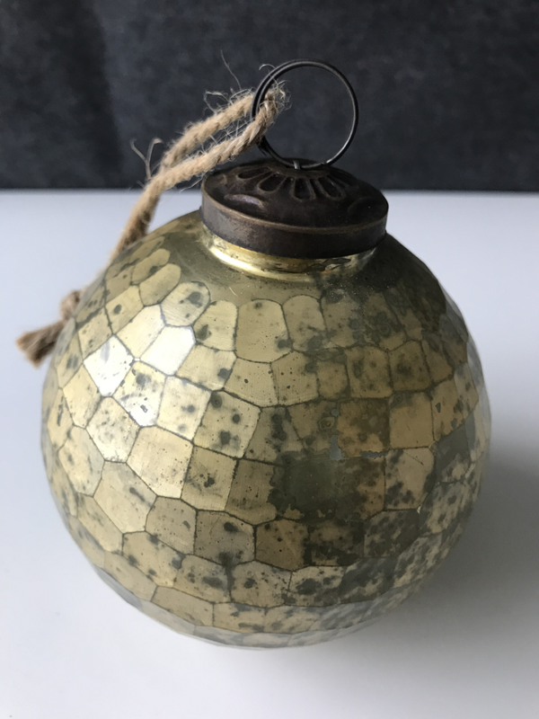 Nicolaja hanger met antiek goud met gietijzer hanger