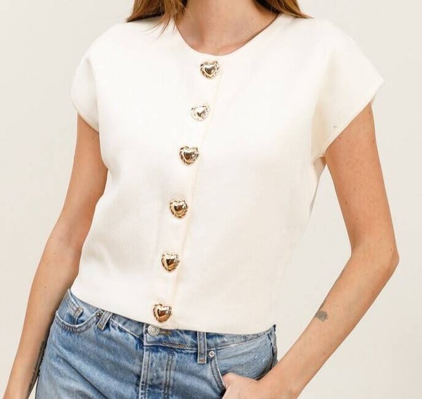 T-shirt bouton coeur / T‑shirt met hartvormige knoop