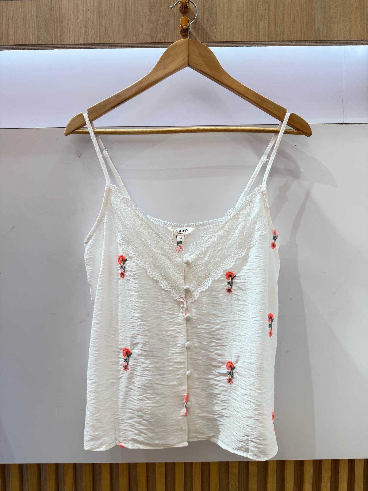 Top avec broderies fleurs / Top met bloemenborduursels