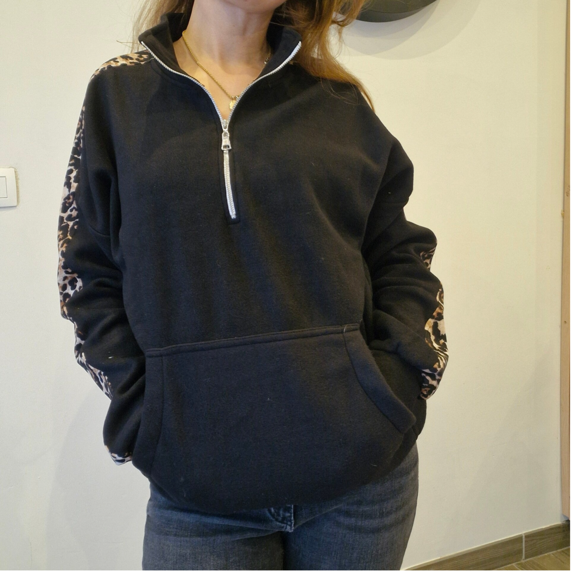 Polar noir à détails leopard - Col zippé / Zwarte fleece met luipaarddetails – Kraag met rits