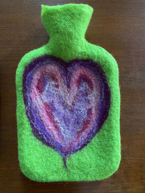 Bettflasche eingefiltz Grün mit Herz