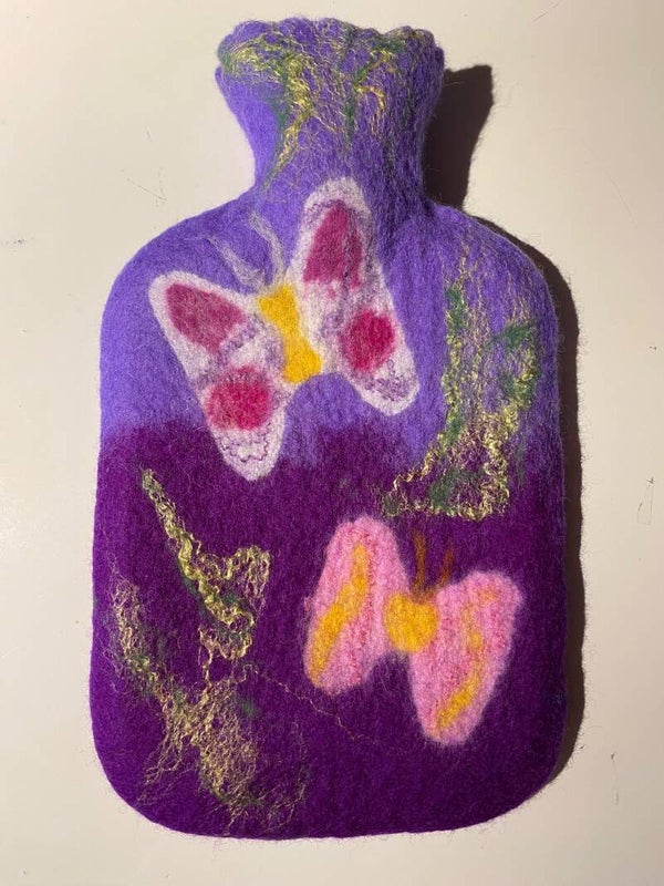 Bettflasche eingefilzt Violett mit Schmetterling