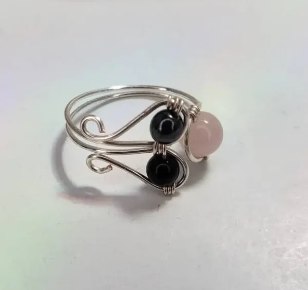 Anillo de Protección para Empáticos 🌸🛡️ Cuarzo, Hematita y Turmalina( Energía Especia)l