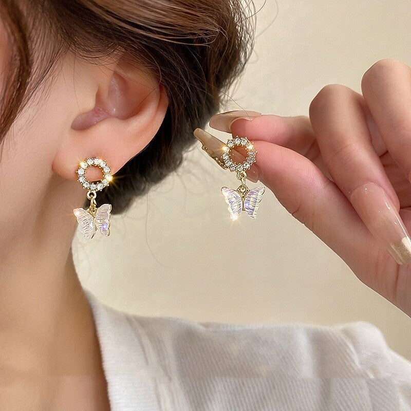 Oorbellen goud met vlinder en steentjes