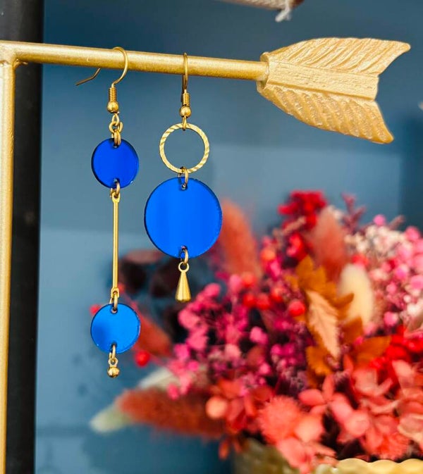 Boucles d’oreilles dépareillées
