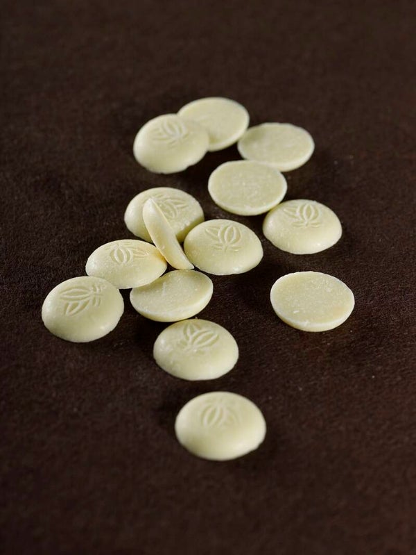 Weiße Schokolade mit Kakaomotiv