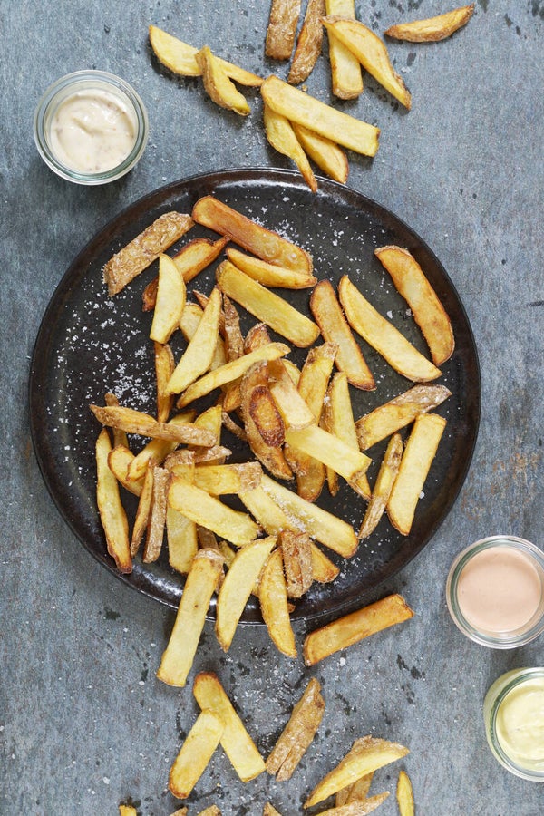 Knusprige Pommes Frites mit Dips