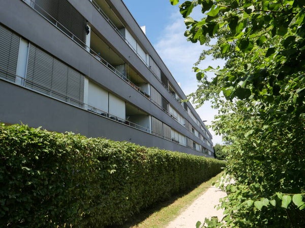Moderne Wohnüberbauung in der Schweiz
