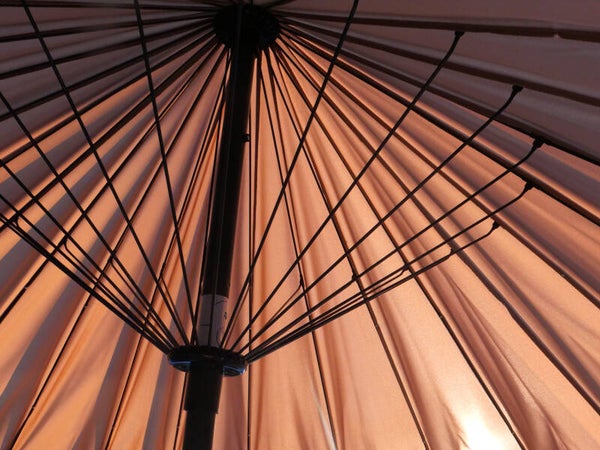 Sonnenschirm , Schattenspender im Sommer