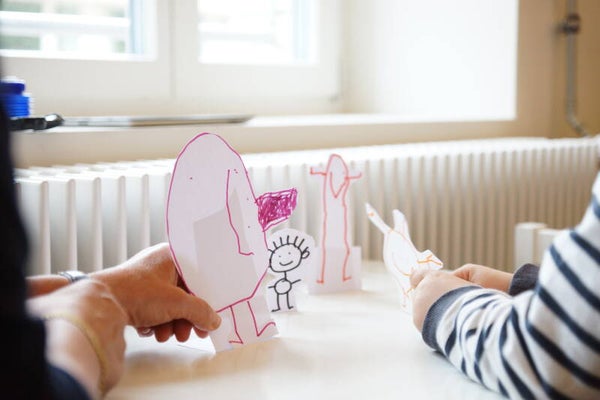 Rollenspiel mit selbst gezeichneten Figuren in der Logopädie