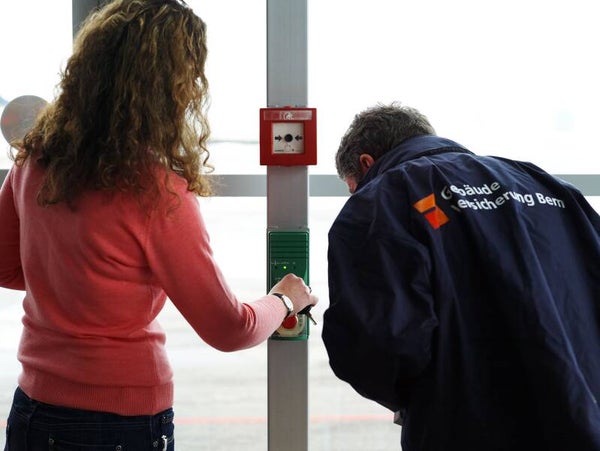 Instruktion einer Fluchtweg- und Türsteuerung