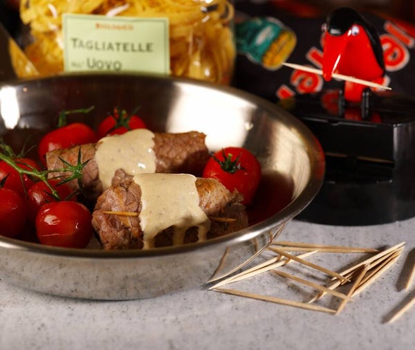 Kalbsrouladen mit cremiger Sauce und Cherrytomaten