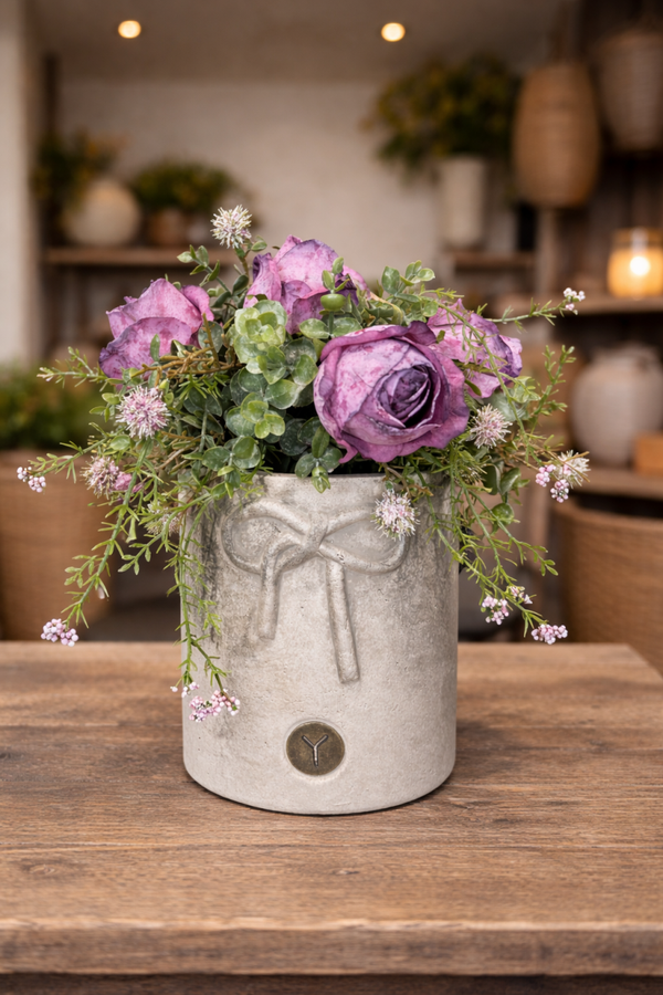 Brynxz planter with a bow taupe gevuld