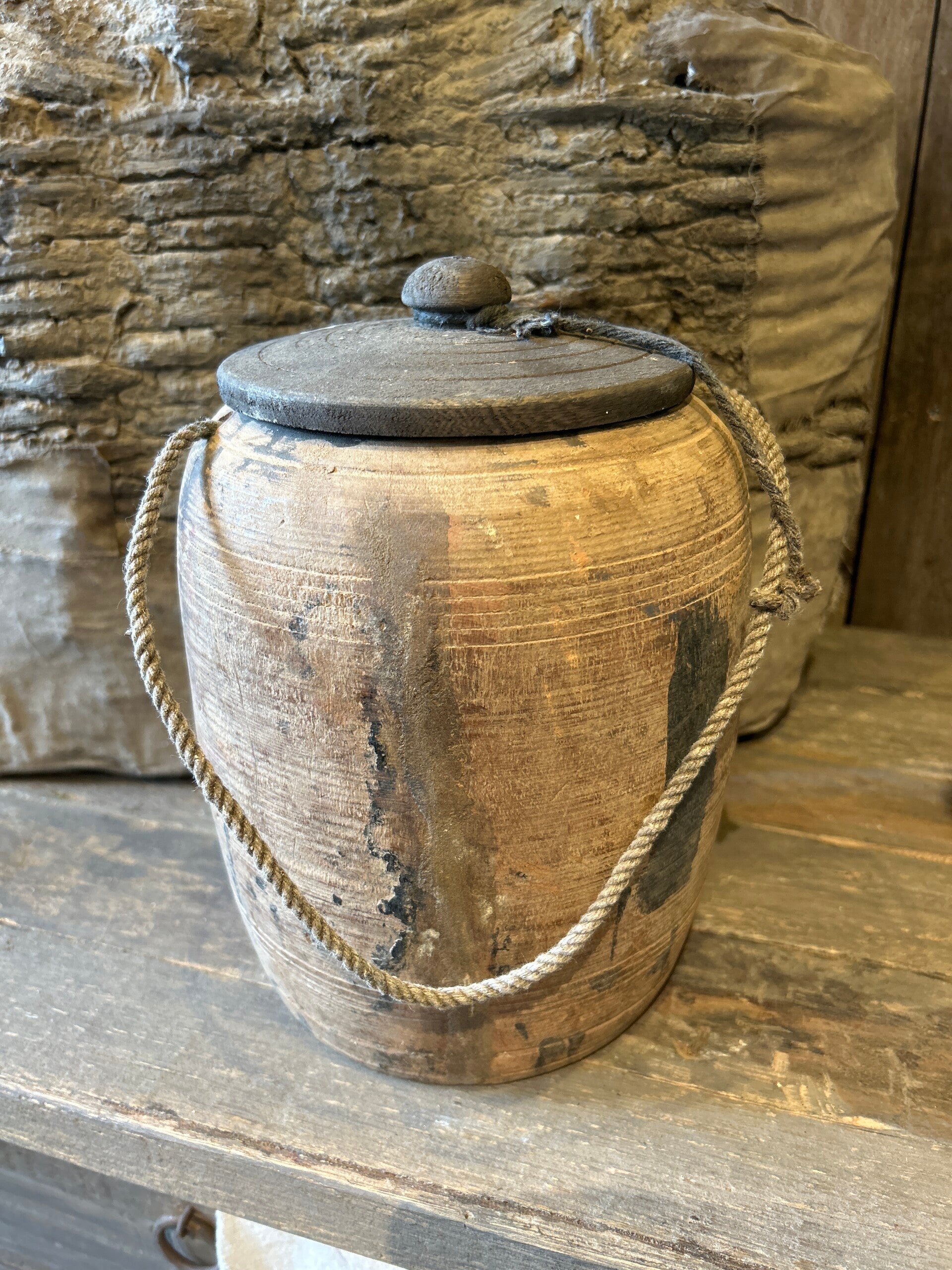 Nepalese pot met deksel