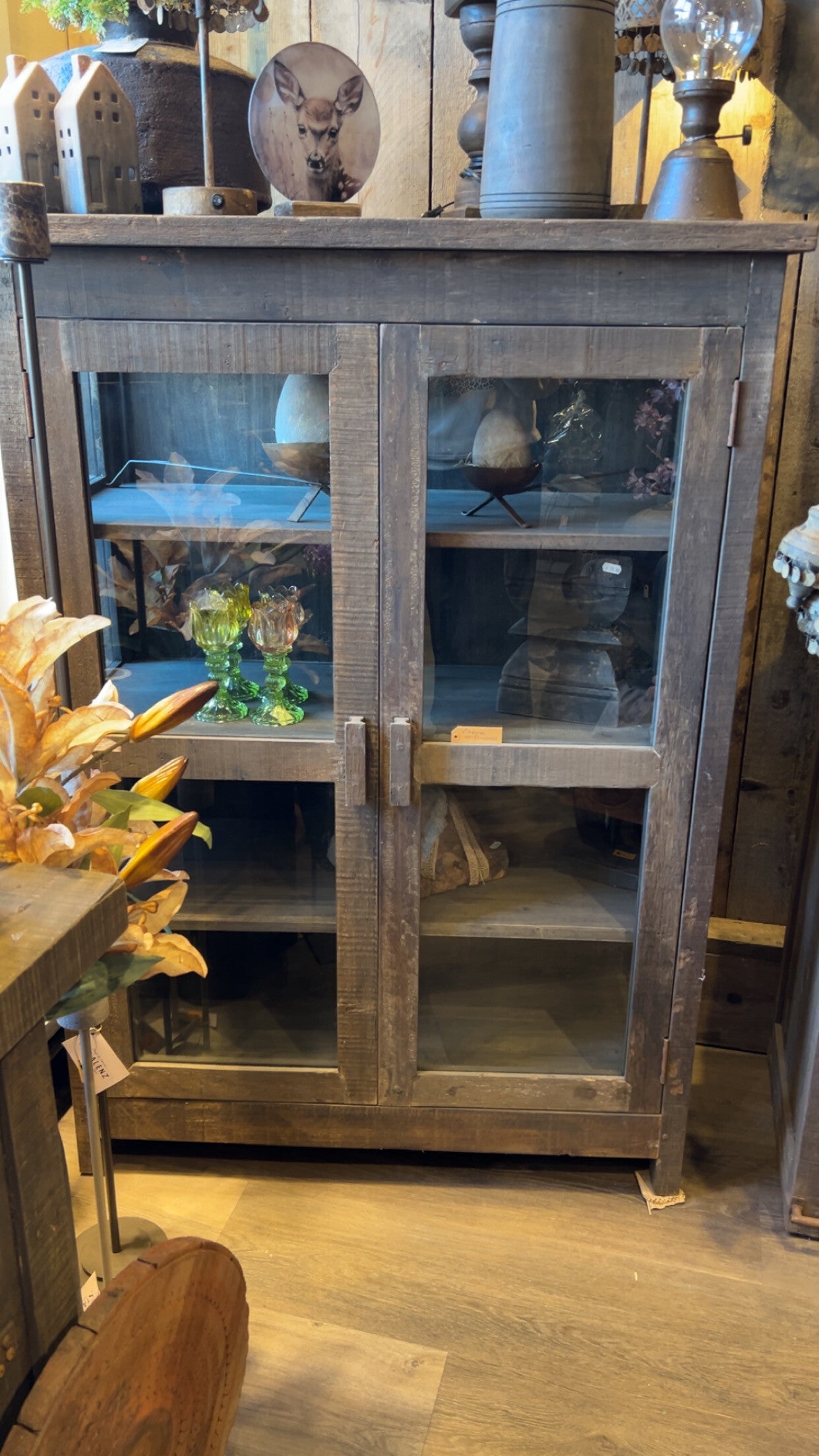 Stoere driftwood vitrine kast