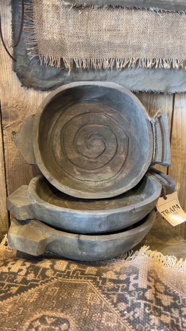 Houten schaal met handgrepen