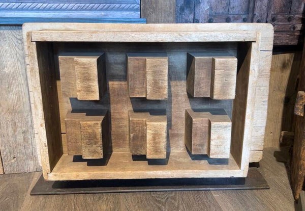 Robuust houten decoratie ornament op metalen voet – 15 x 60 x 42 cm