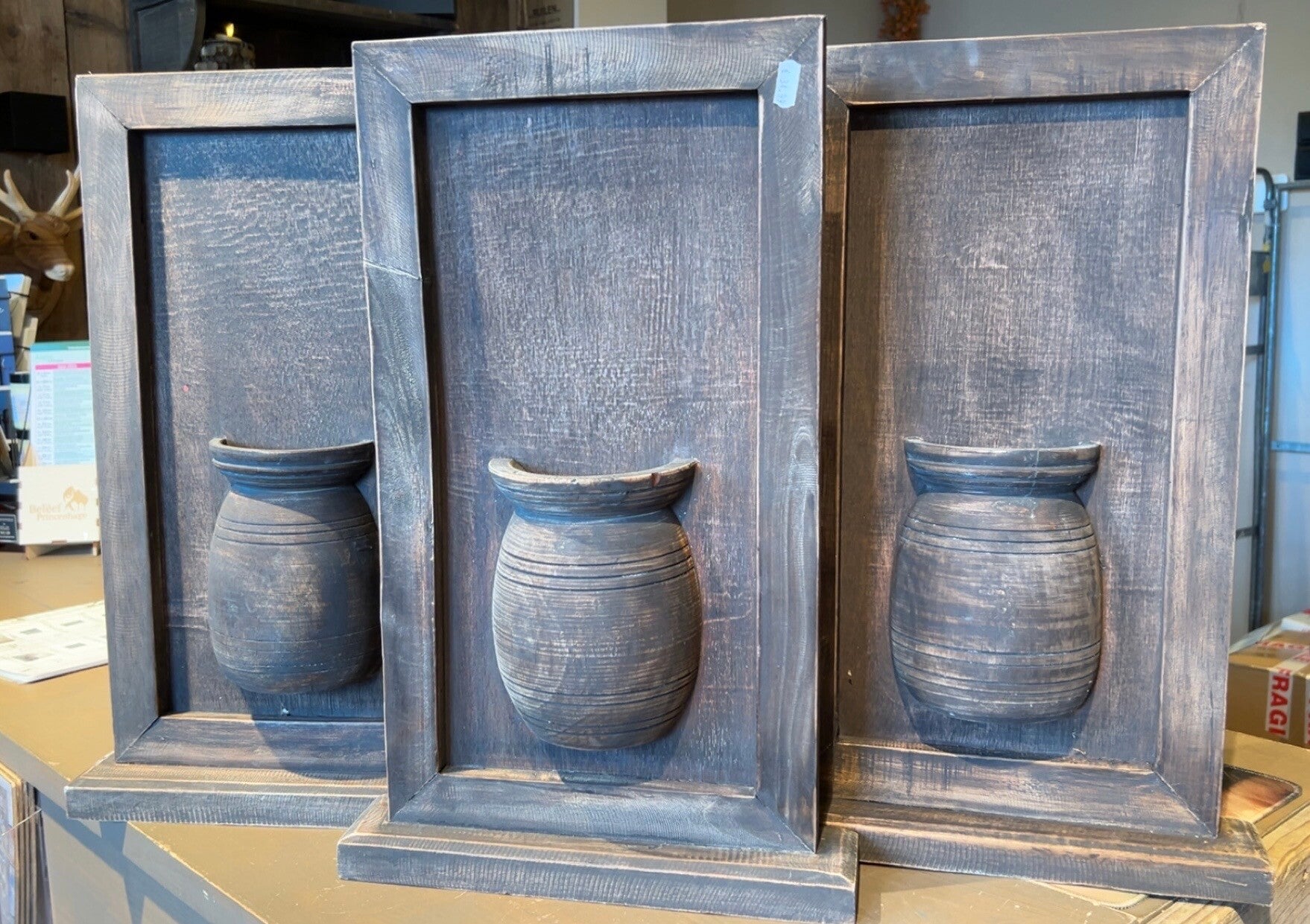 Houten lijst op voet met halve pot !!