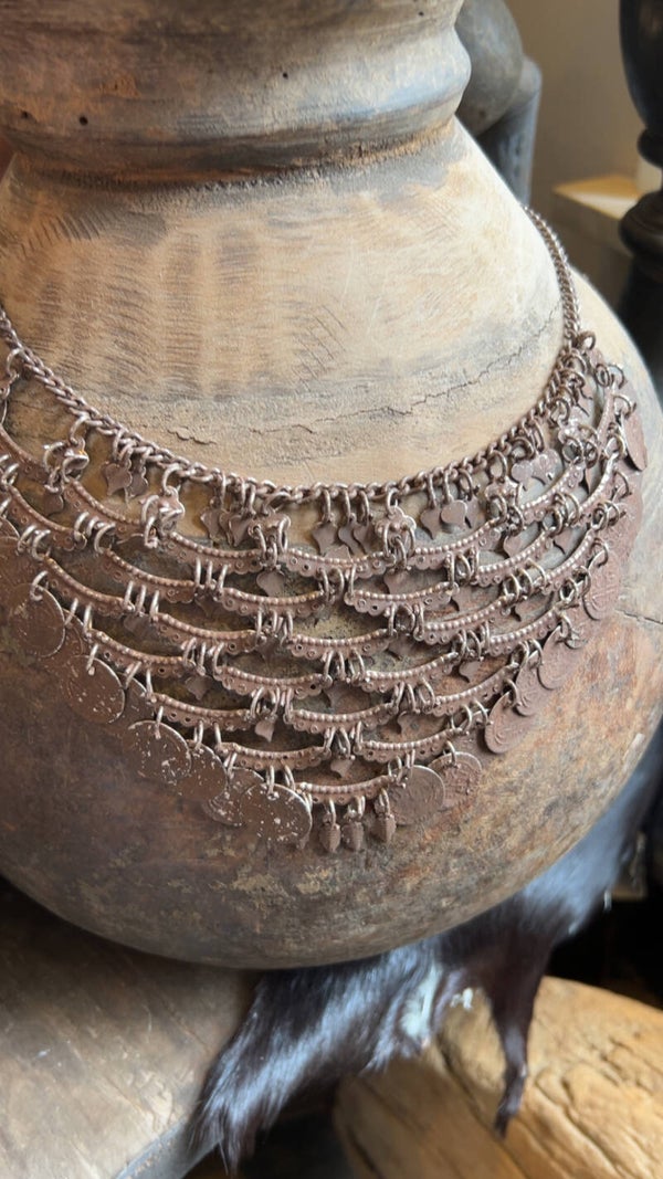 Roestkleurige kruikketting met muntjes