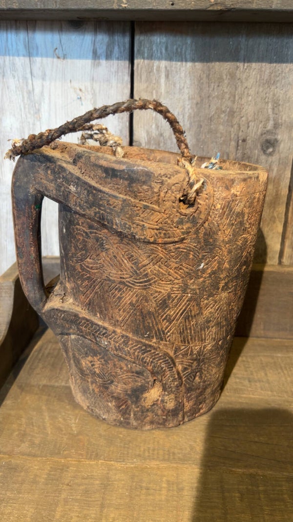 Oude houten yak / melkbeker