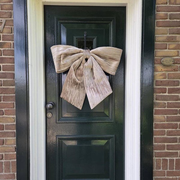 Luxe royale strik creme 68 x 60 cm