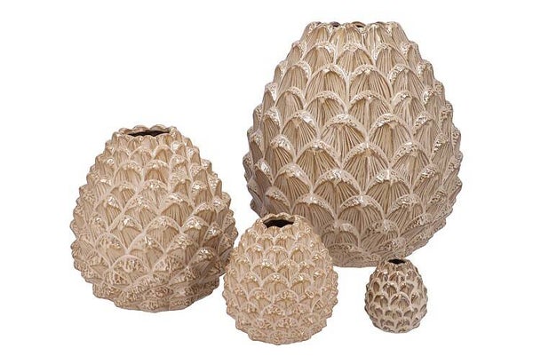 Mika cozy sand vase pinecone edge