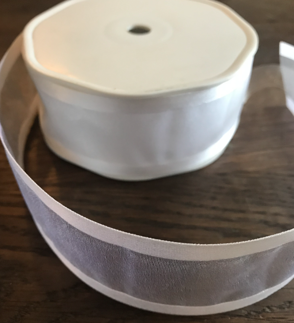 Grote rol organza lint met zijden rand