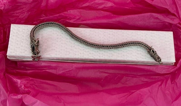 Pulsera de Plata de Ley envejecida con cabezas de dragón talladas