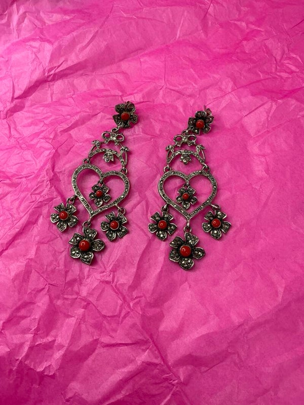 Pendientes de Plata de Ley envejecida con flores y corazones en tonos coral