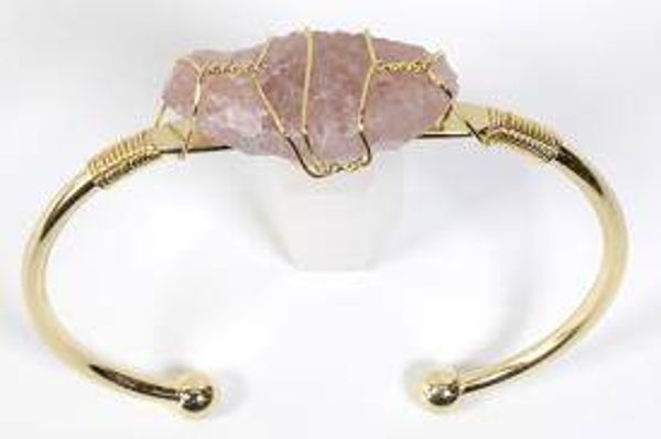 BRAZALETE ABIERTO METAL DORADO CON LEPIDOLITA EN BRUTO 6,5X6CM