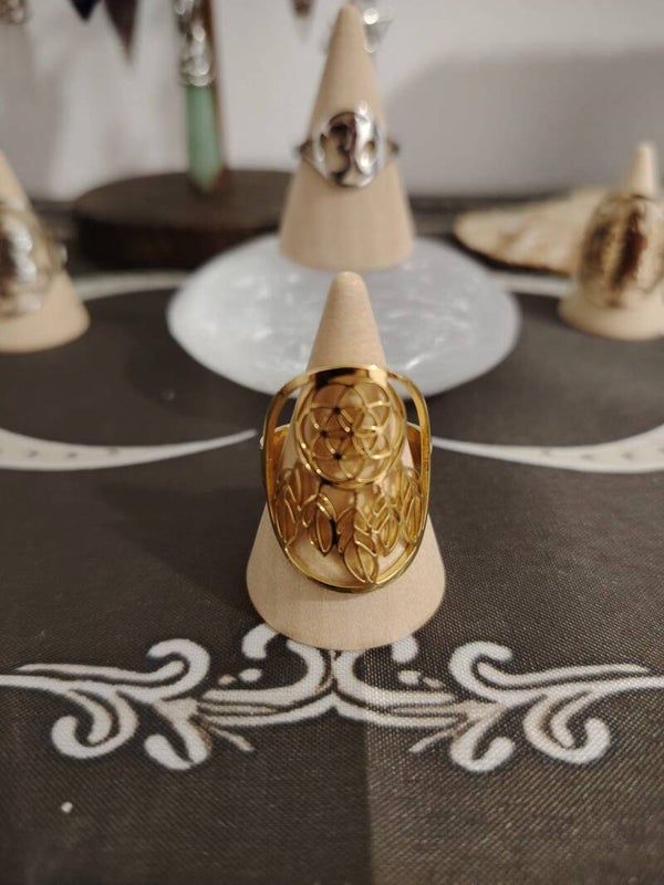 ANILLO DE ACERO CON ATRAPASUEÑOS DORADO