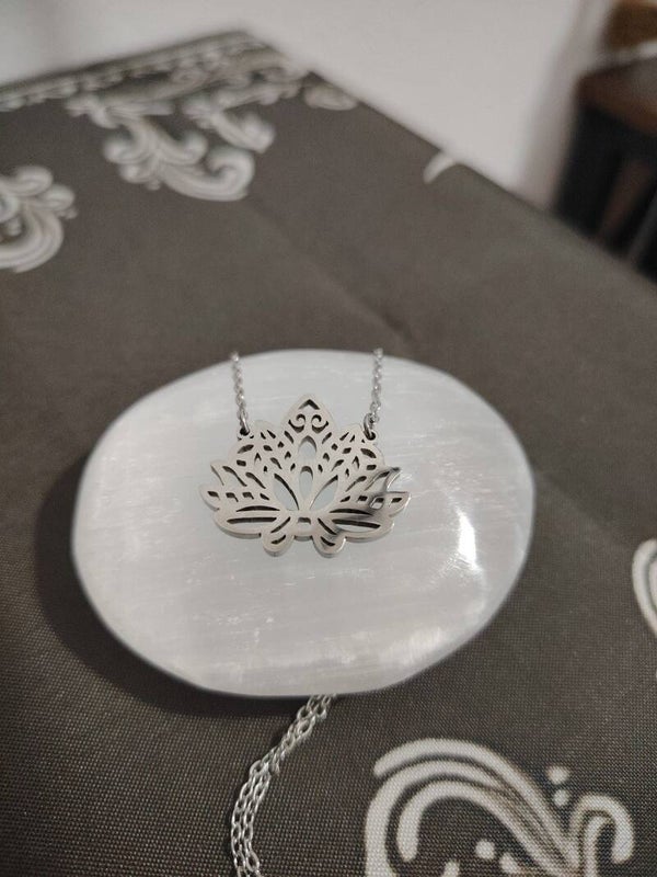 COLGANTE CON CADENA ACERO FLOR DE LOTO CON DOBLE COLGANTE