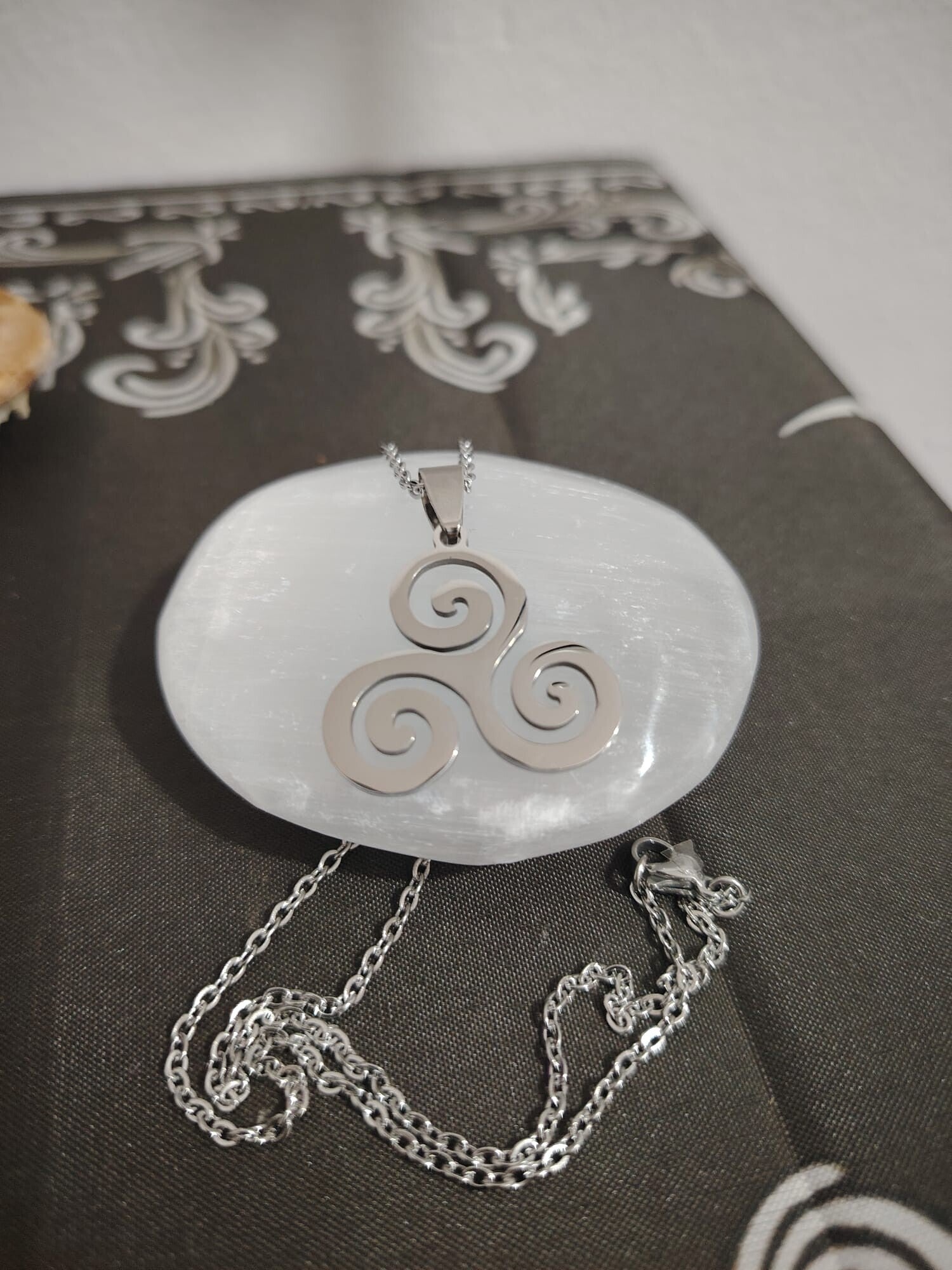 COLGANTE ACERO TRIQUETA 2,5 X 3,3 CM