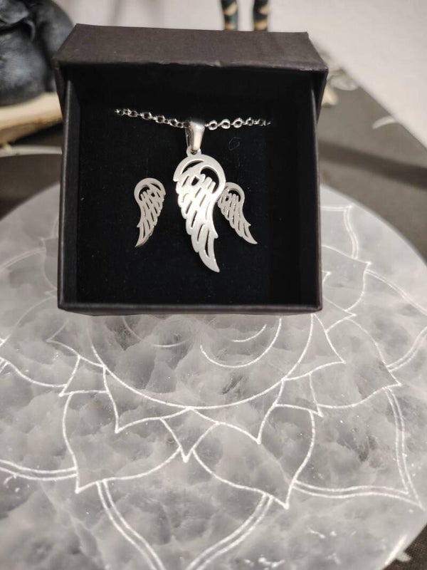 COLGANTE DE ALA Y PENDIENTES A JUEGO