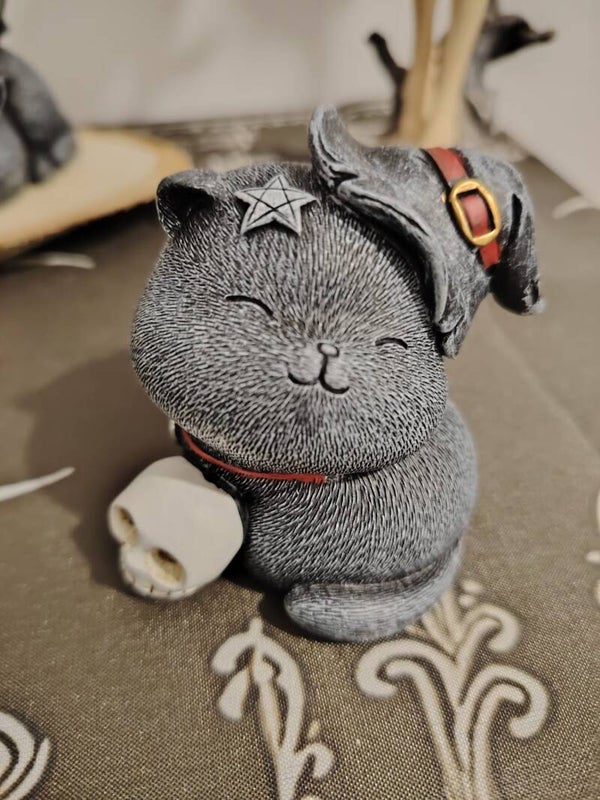 FIGURA GATITO NEGRO CON CADAVERA 7 X 6 CM