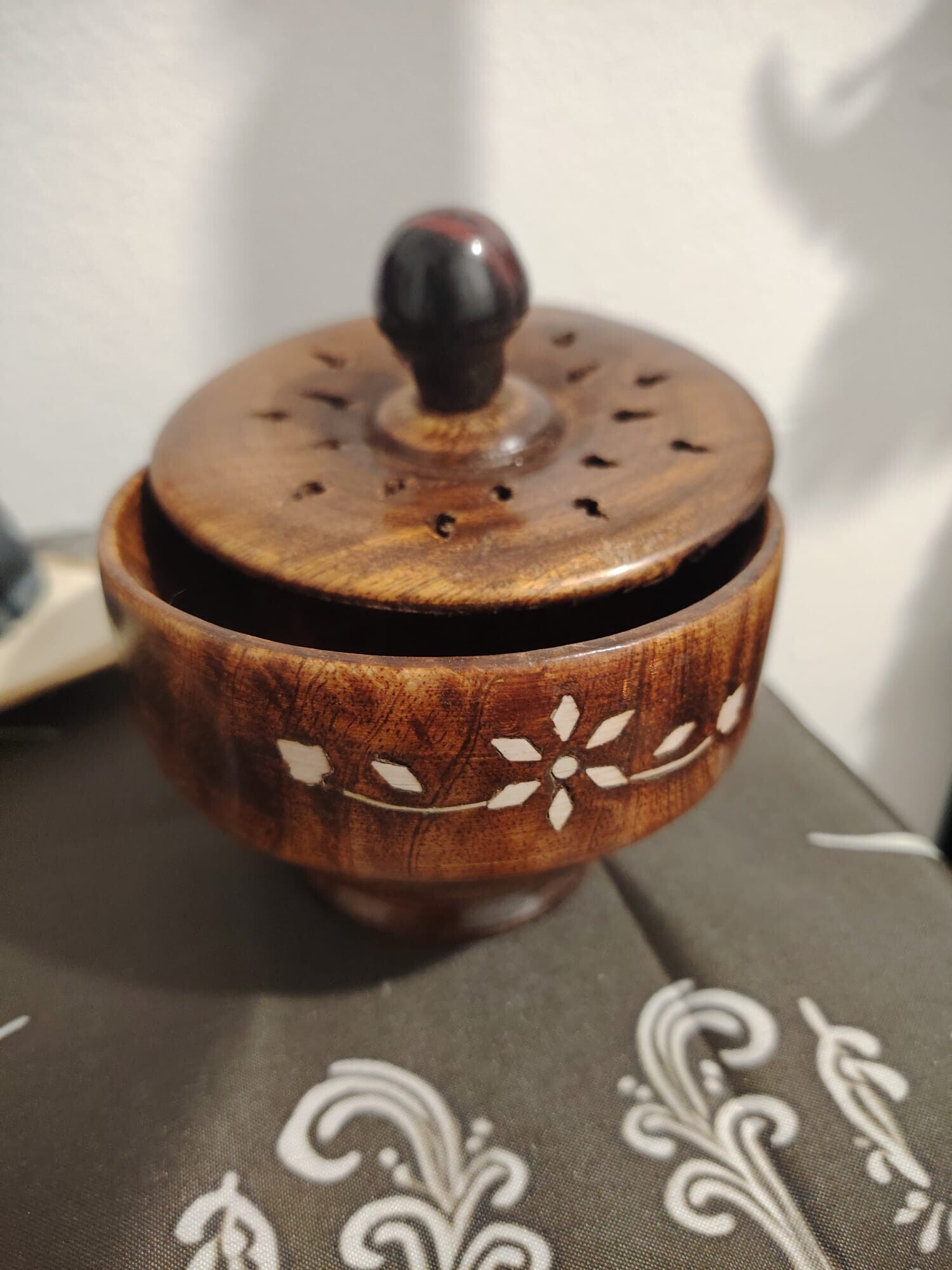 INCENSARIO MADERA REDONDO 10X11CM