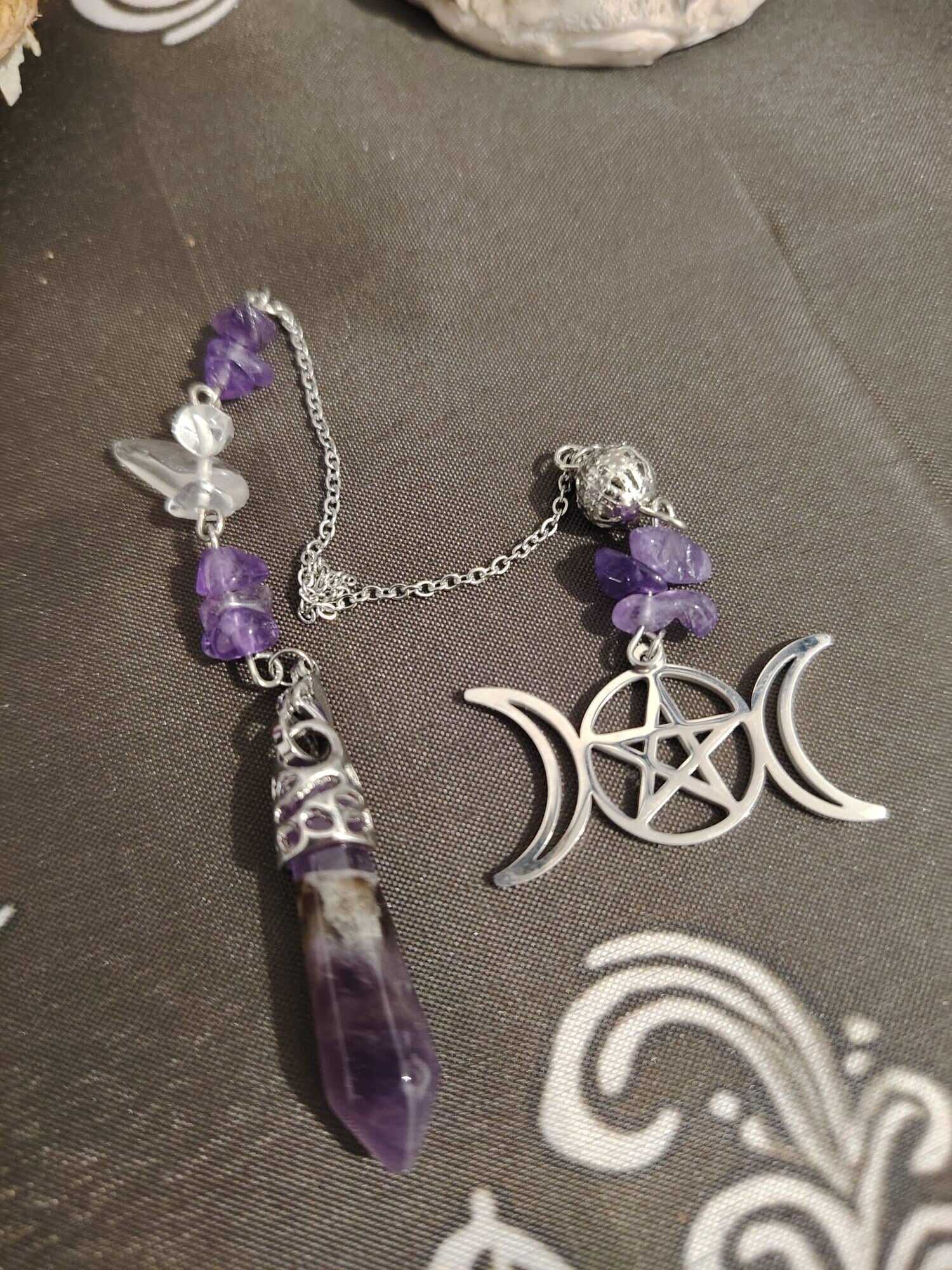 PÉNDULO AMATISTA CON TRIPLE LUNA