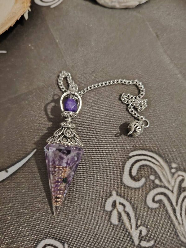 PÉNDULO DE RESINA Y METAL