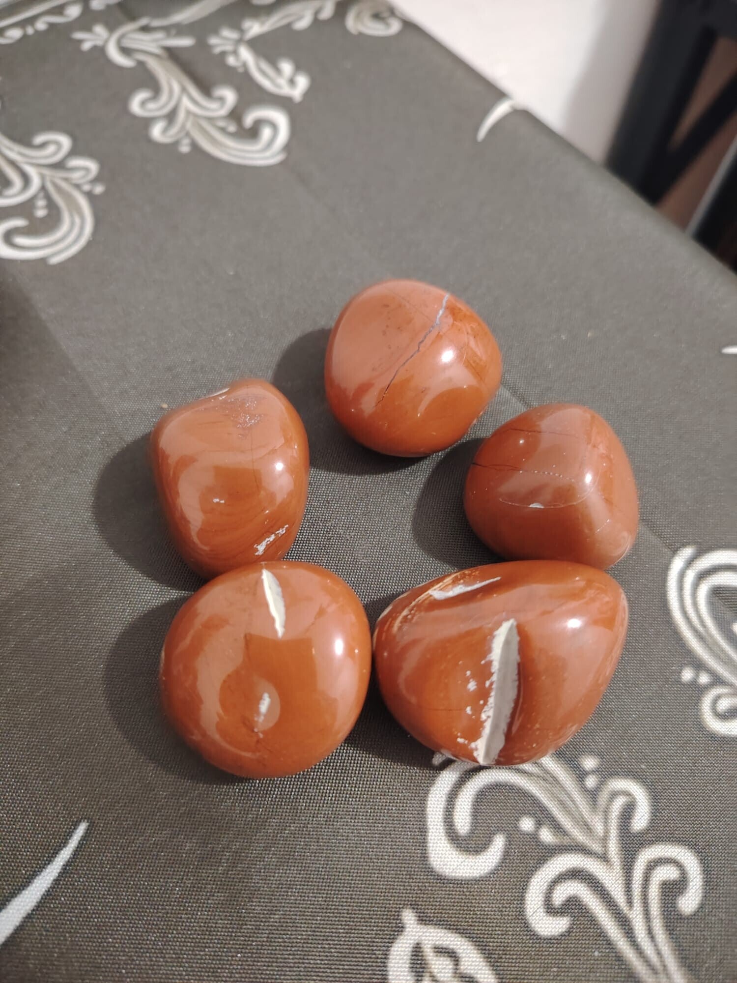 CANTO RODADO GRANDE JASPE ROJO