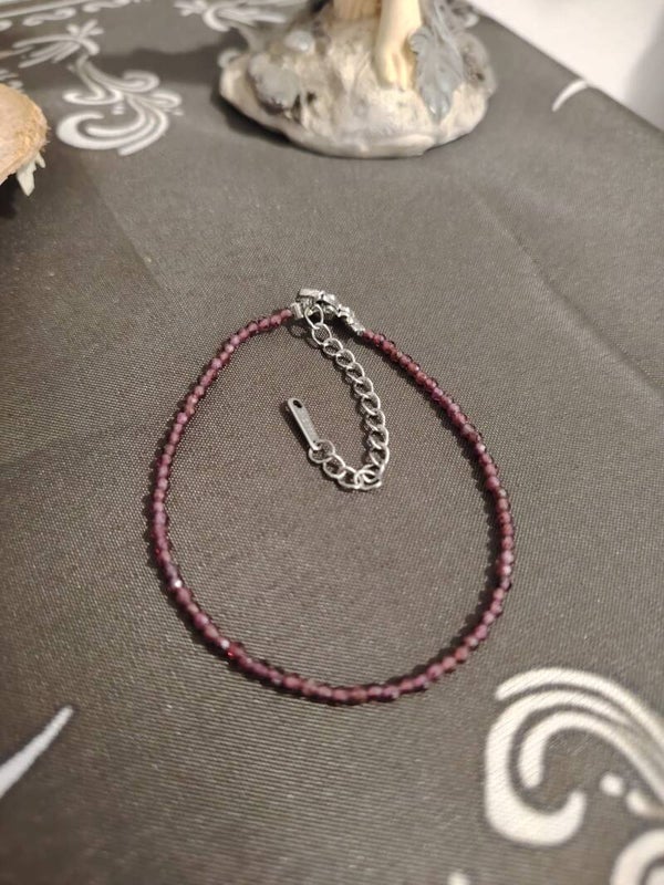 PULSERA FACETEADA GRANATE BOLAS 1MM CON CIERRE DE ACERO