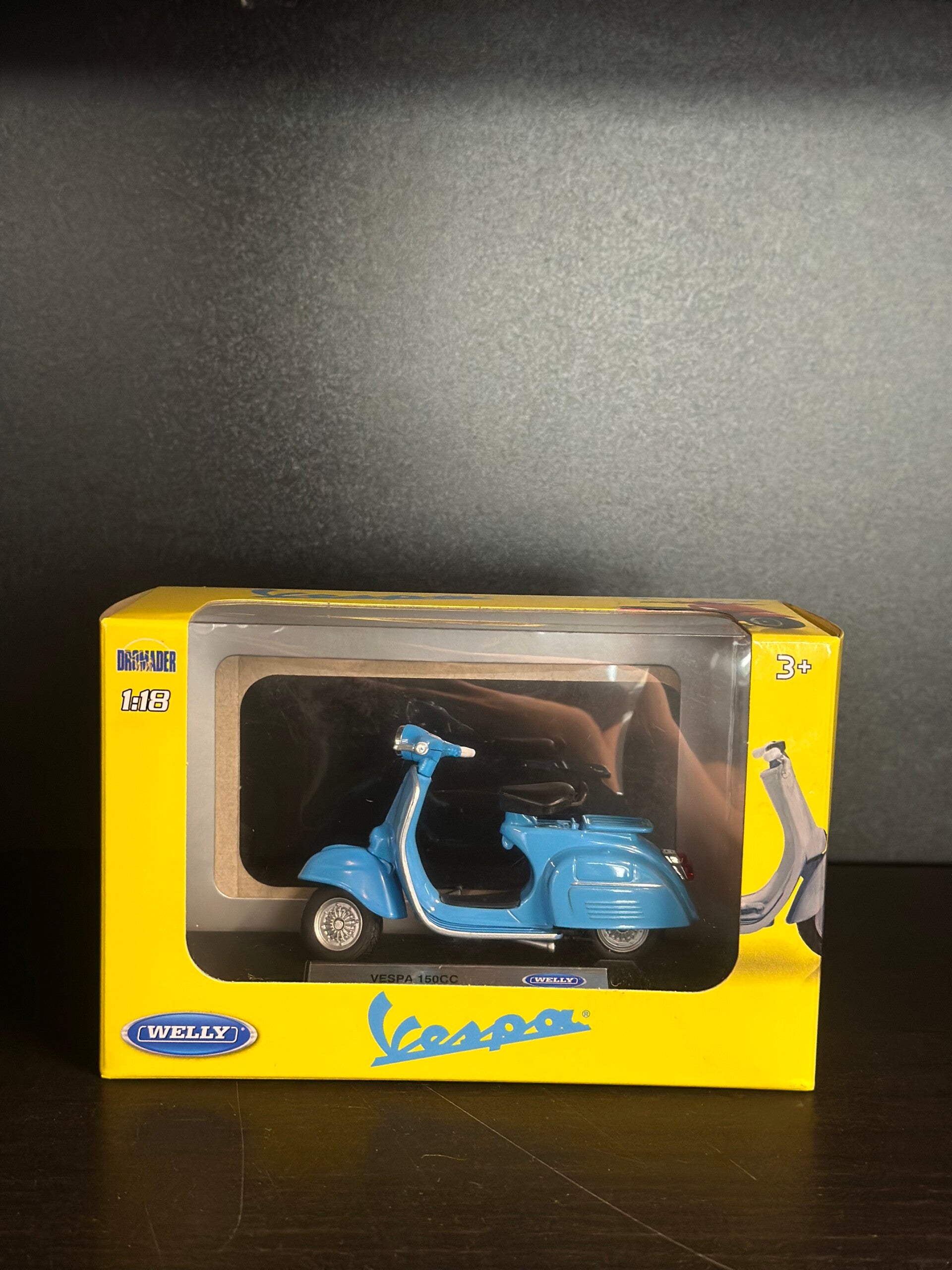 Vespa 150cc model 1:18 Welly