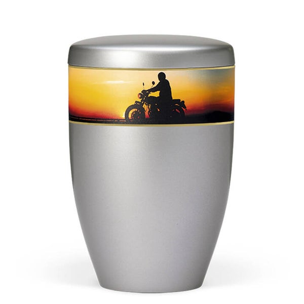 27511 Naturstoffurne, Stahlgrau, Dekorband: Motorrad im Sonnenuntergang