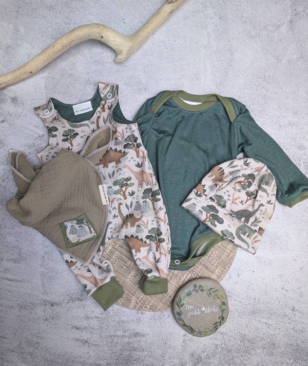 Set | Dino I Strampler, Body, Nuscheli und Beanie