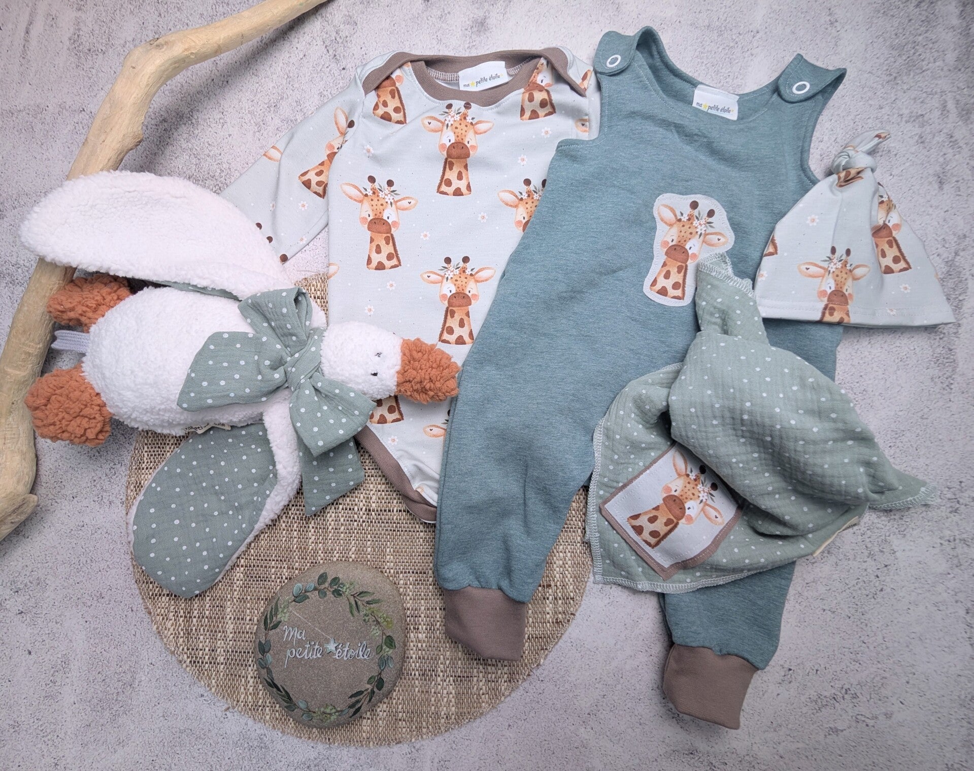 Set | Giraffe I Strampler, Body, Nuscheli und Beanie
