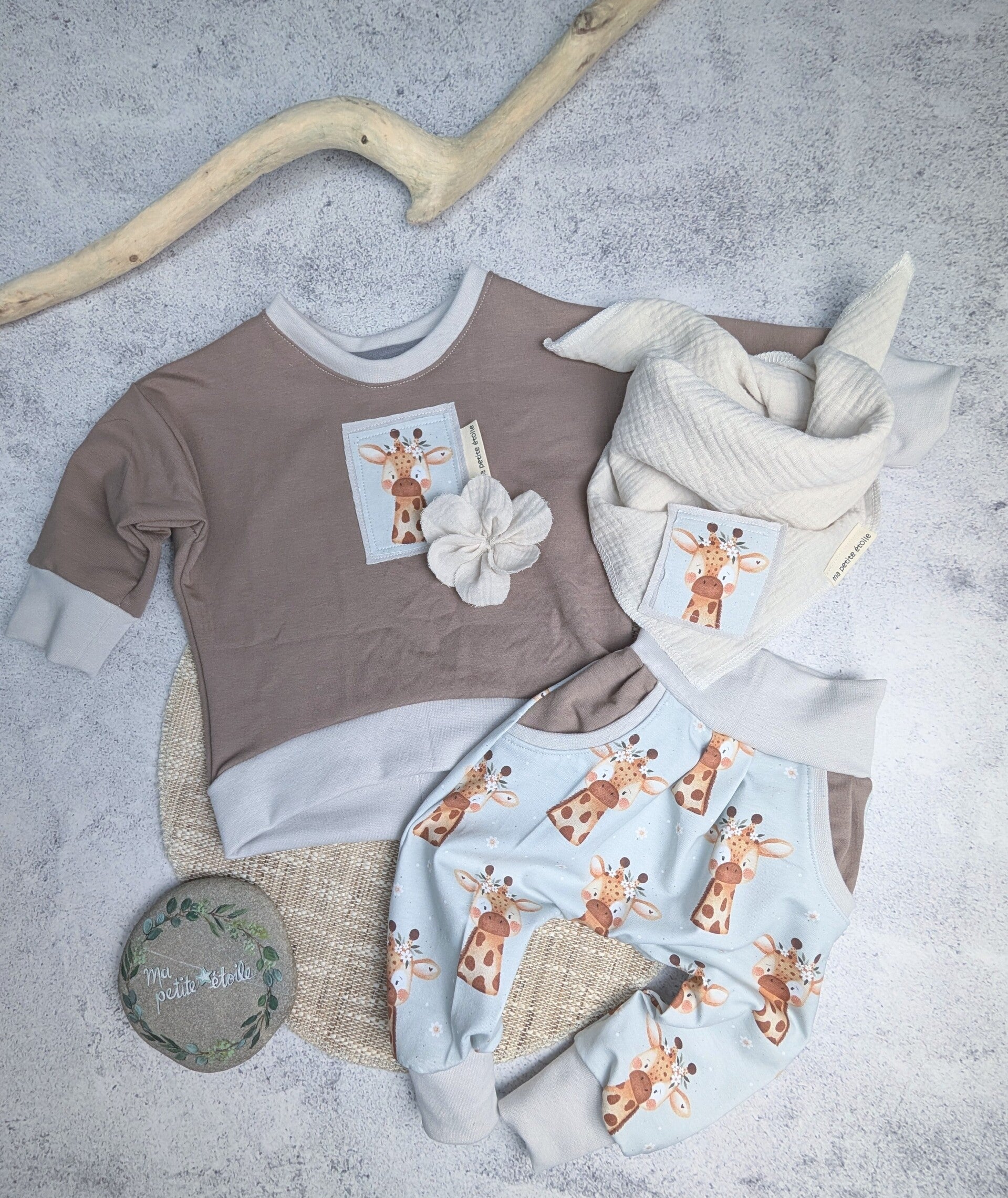 Set | Giraffe I Pulli, Pumphose und Nuscheli
