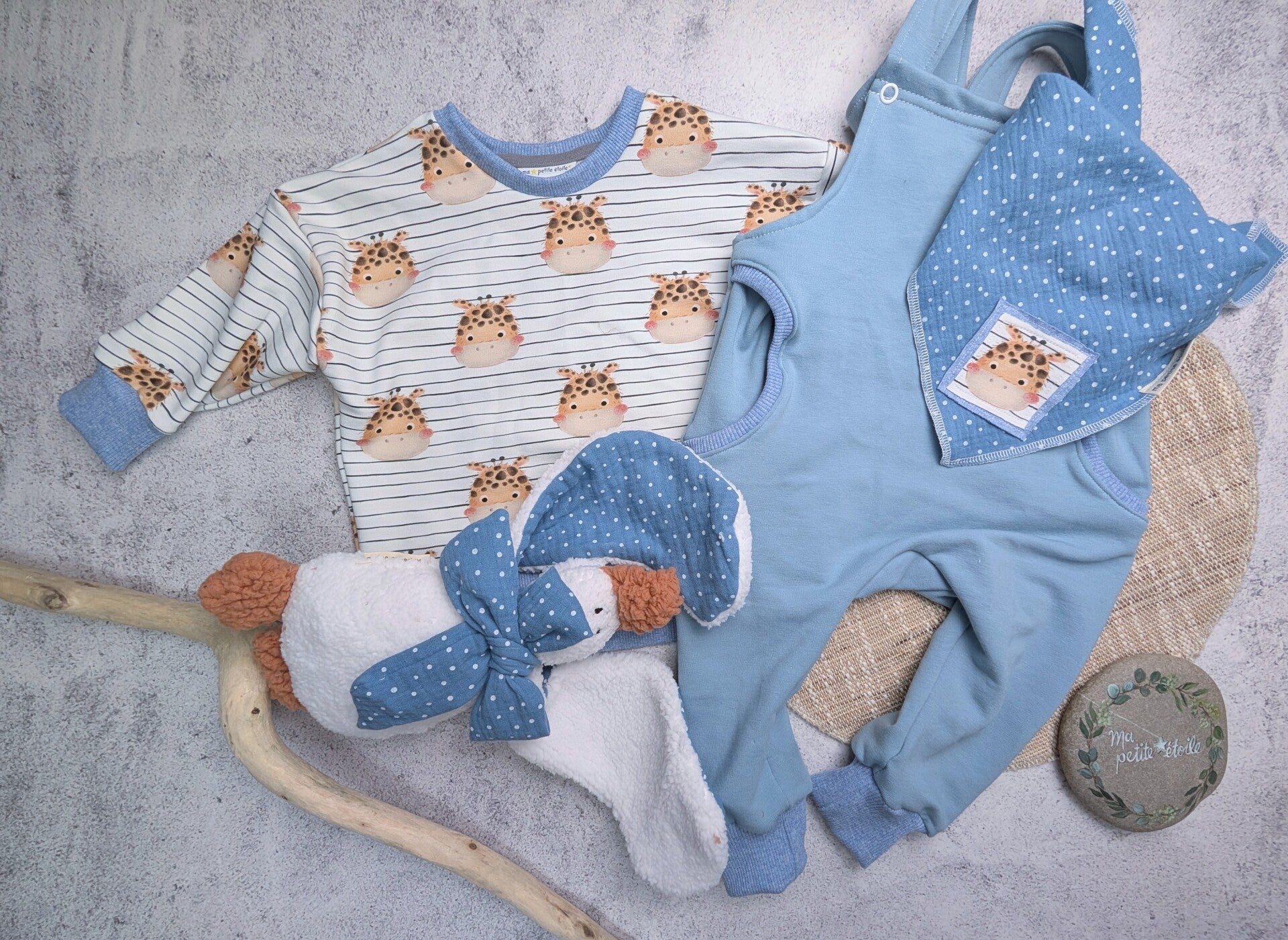 Set l Giraffe l Latzhose, Body und Nuscheli