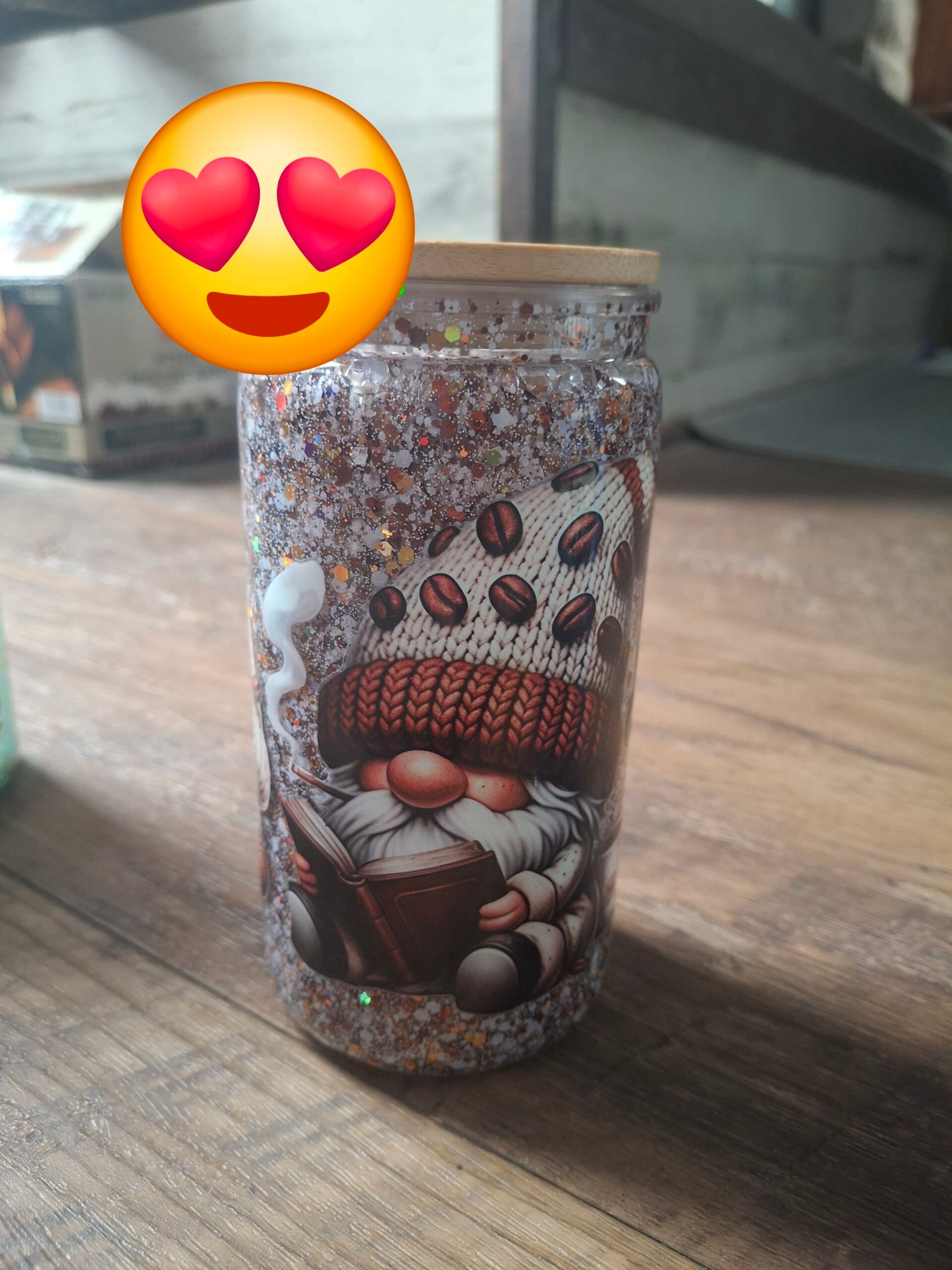 16 oz Pre made glitter gnome cup